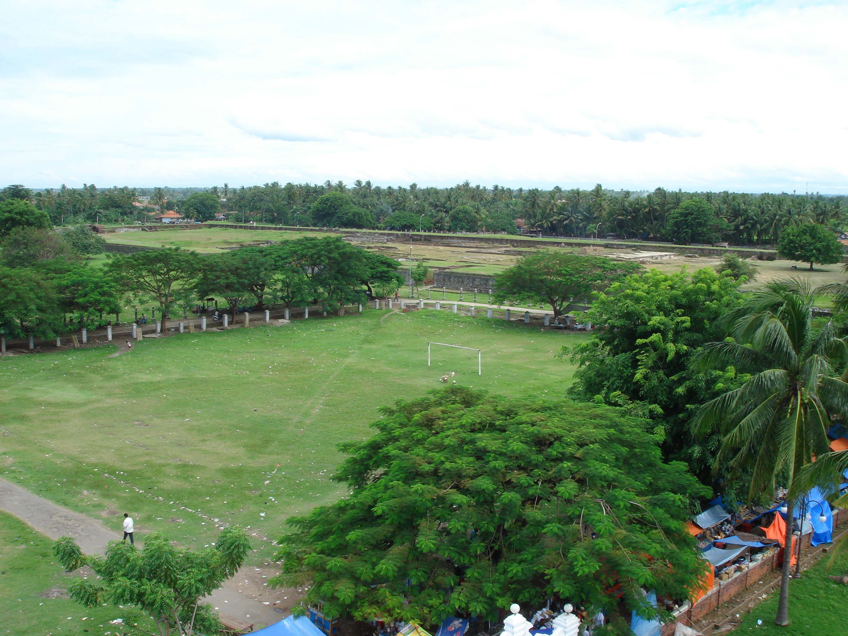 Photo 11 Alun-alun and palace.JPG